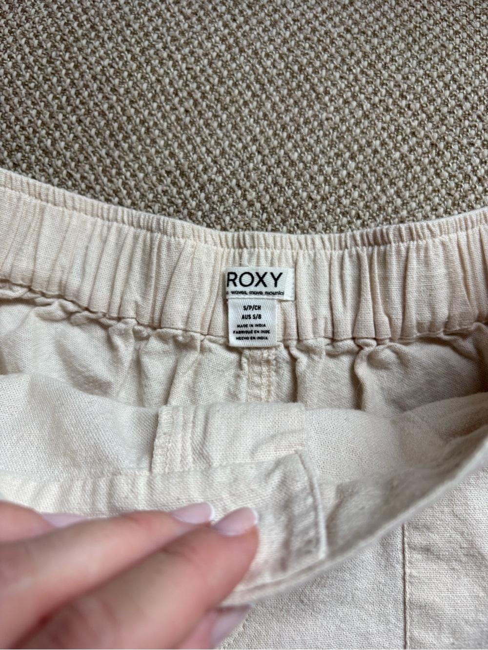 Roxy Cream Linen-Style Shorts with Wooden Button And Pockets Size Small - Picture 4 of 5